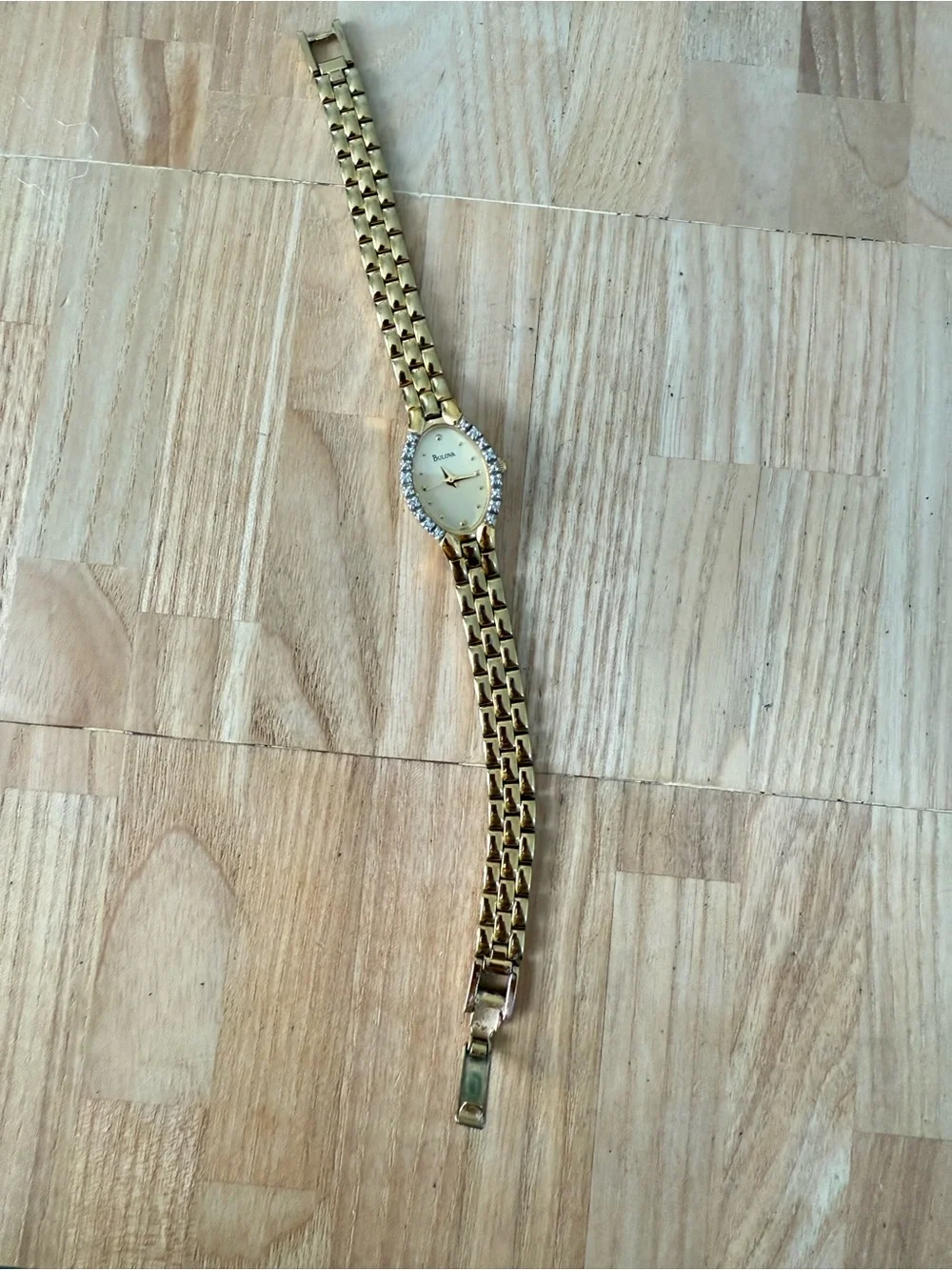 Bulova ladies oval gold tone diamond dress watch NEW BATTERY